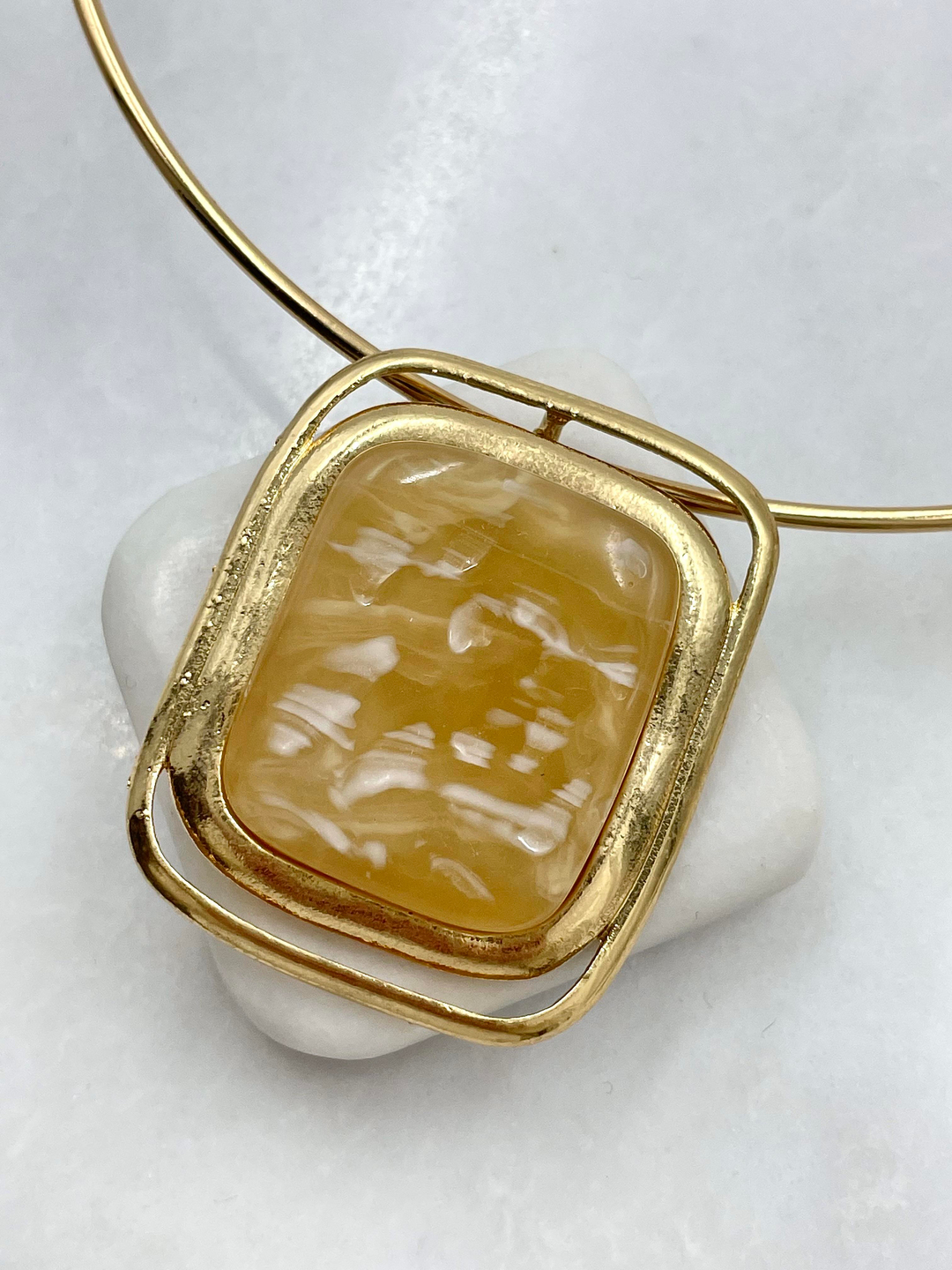 Altın Kaplama Doğal Taşlı Kare Model Vintage Choker Kolye Bej