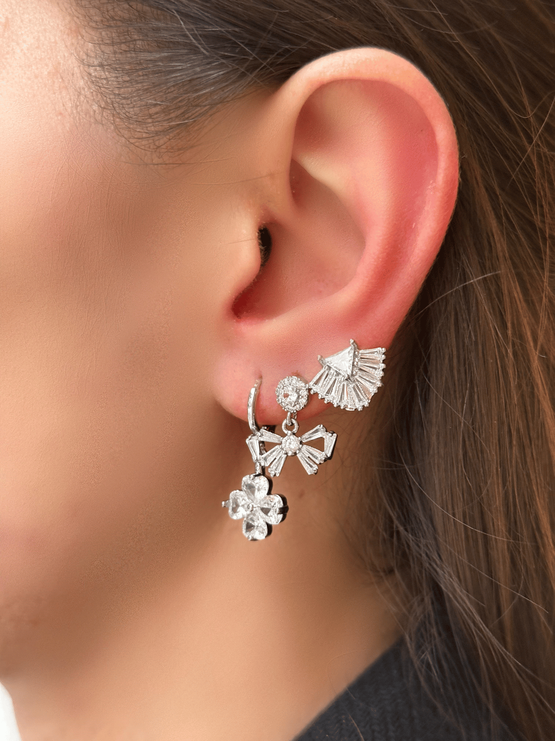 Altın Kaplama Üçlü Kristal Taşlı Çiçek ve Kurdele Set Küpe Gümüş