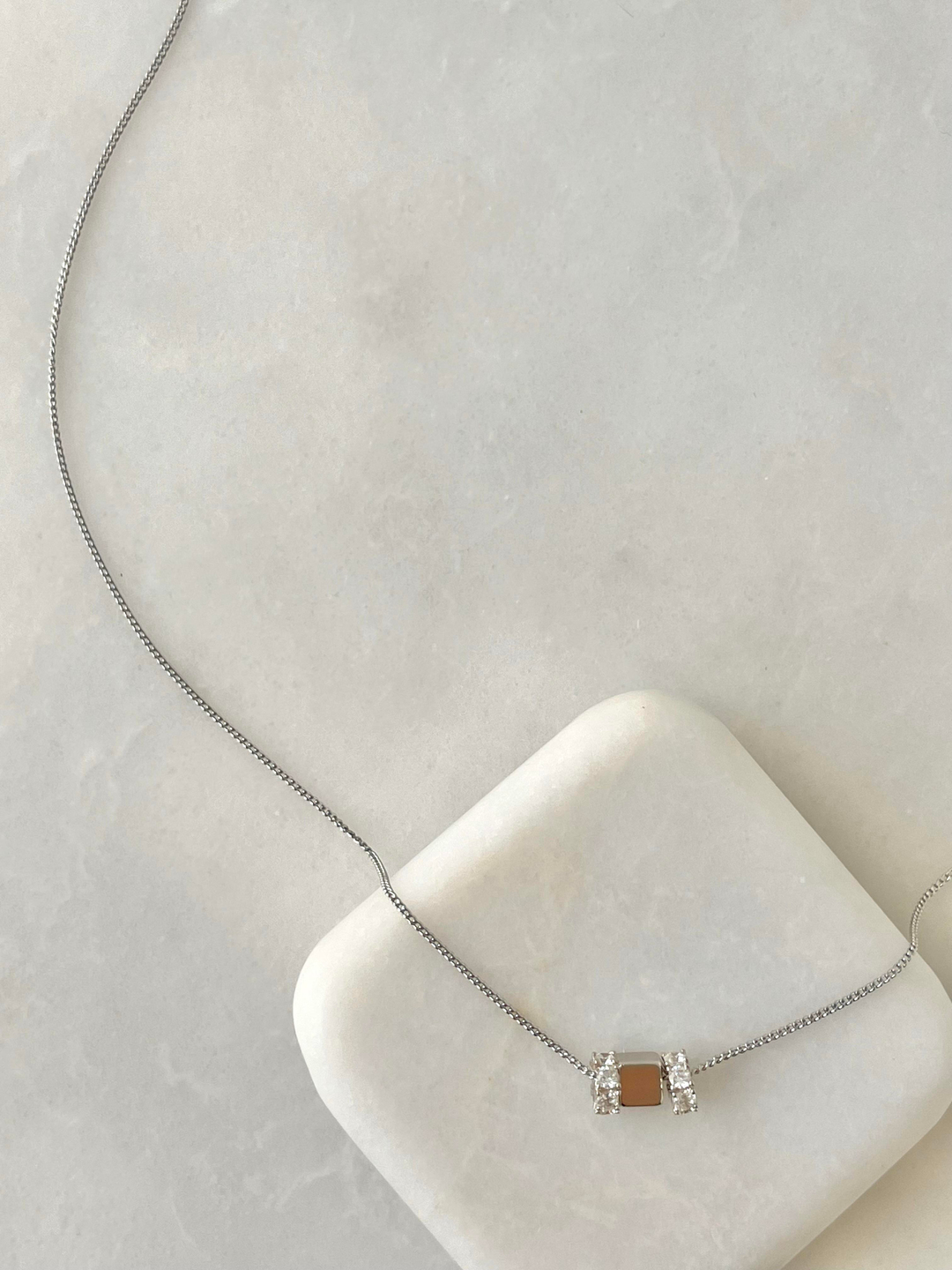 Özel Seri Silindir Kristal Taşlı Zincir Kolye Gümüş