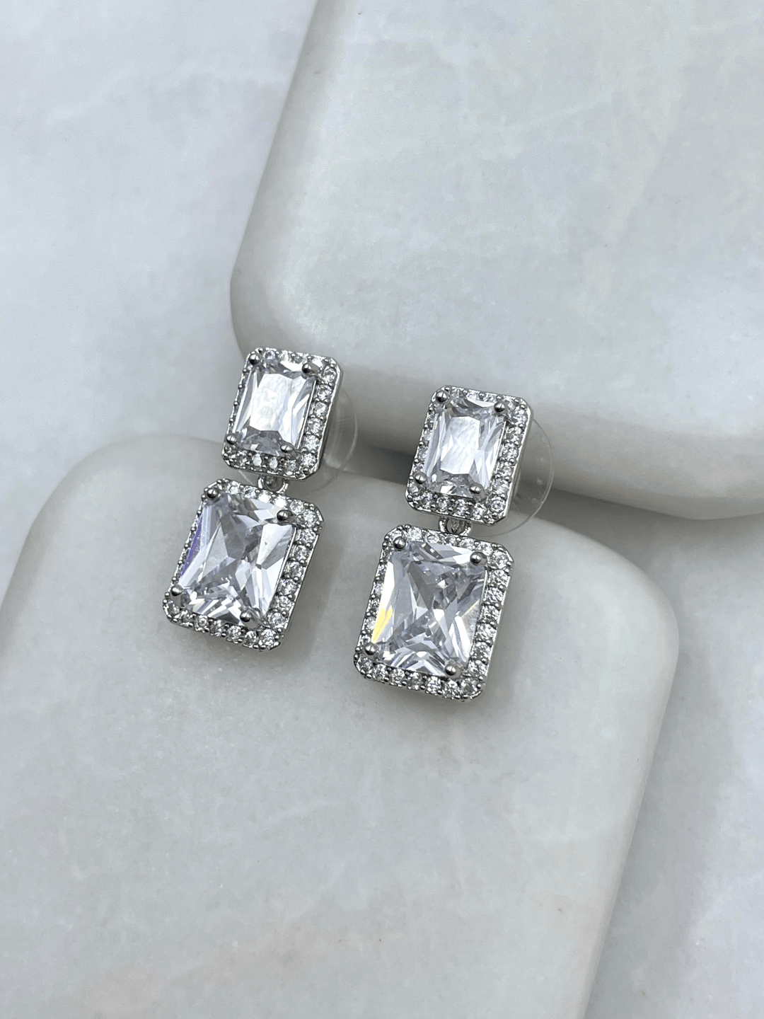 Altın Kaplama Gömme ve Kristal Taşlı Dikdörtgen Sallantılı Küpe Gümüş