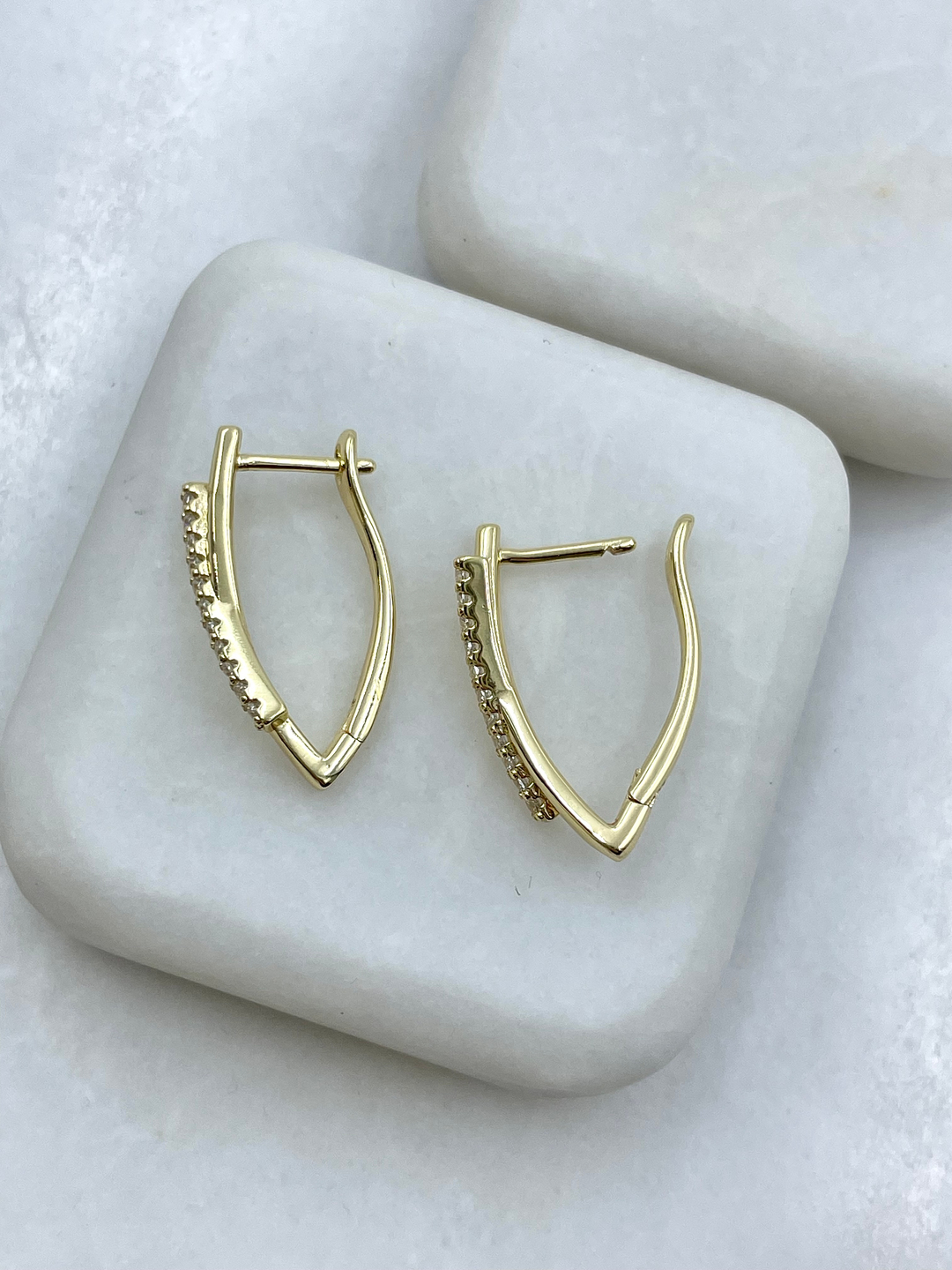 Altın Kaplama Gömme Taşlı Çapraz Model Küpe Gold