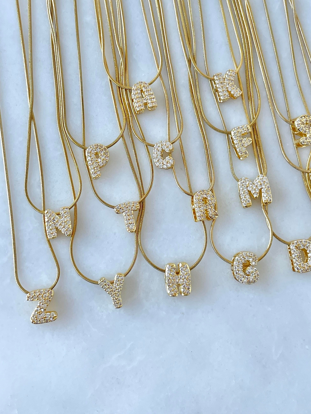 Çelik Gömme Taşlı Harf Kolye Gold