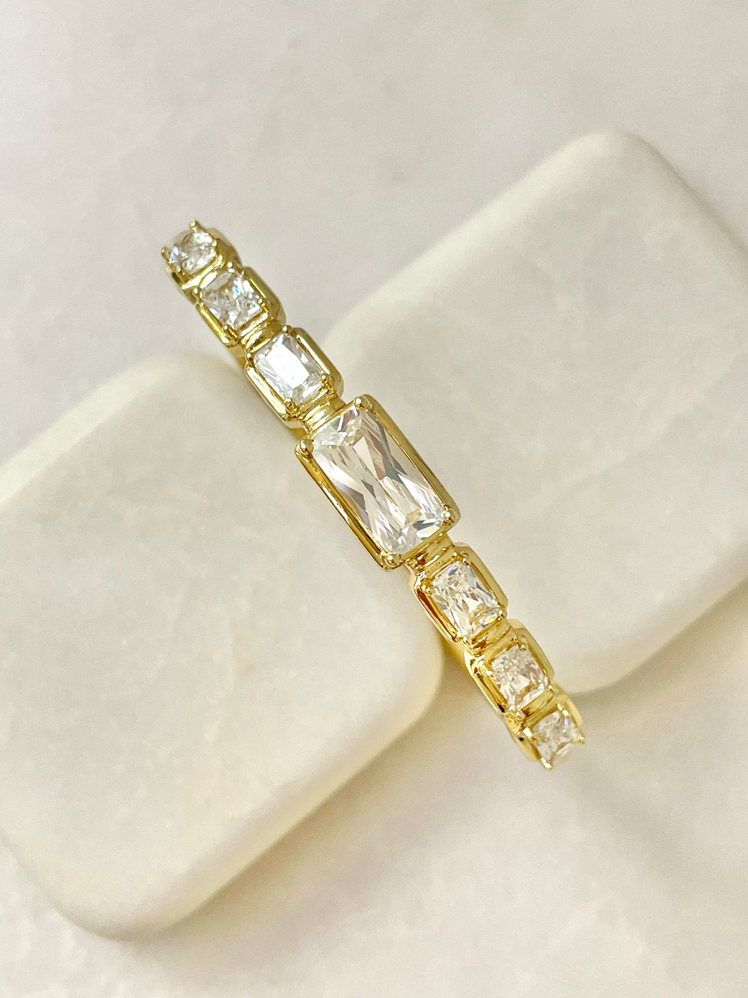 Özel Seri Dikdörtgen Kristal Taşlı Kelepçe Gold