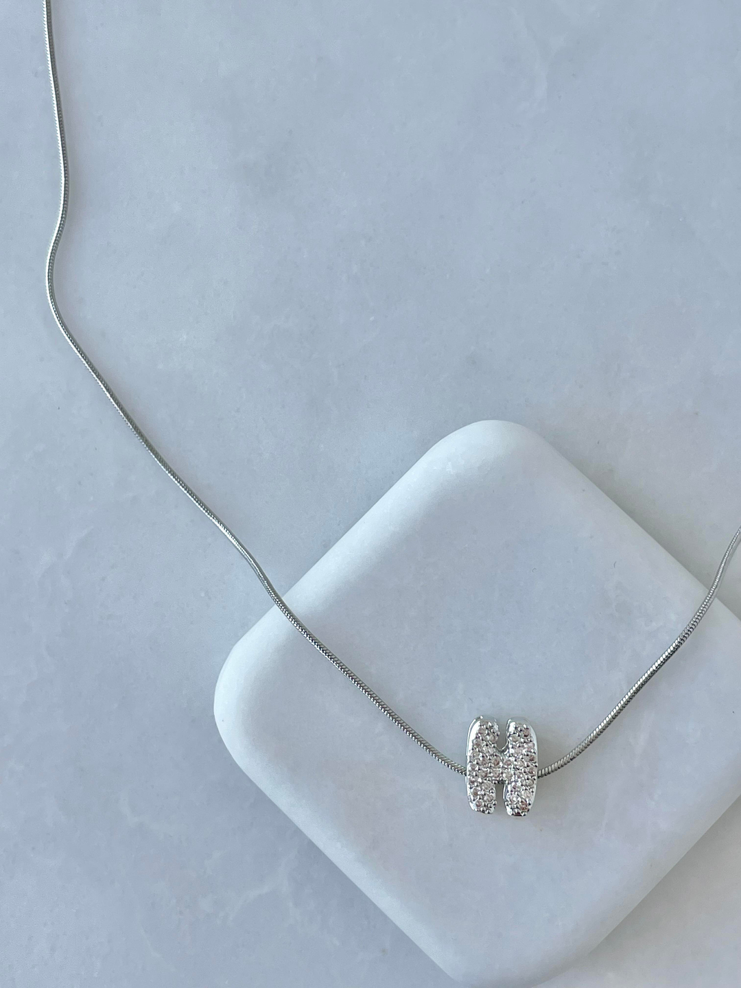 Çelik Gömme Taşlı Harf Kolye Gümüş