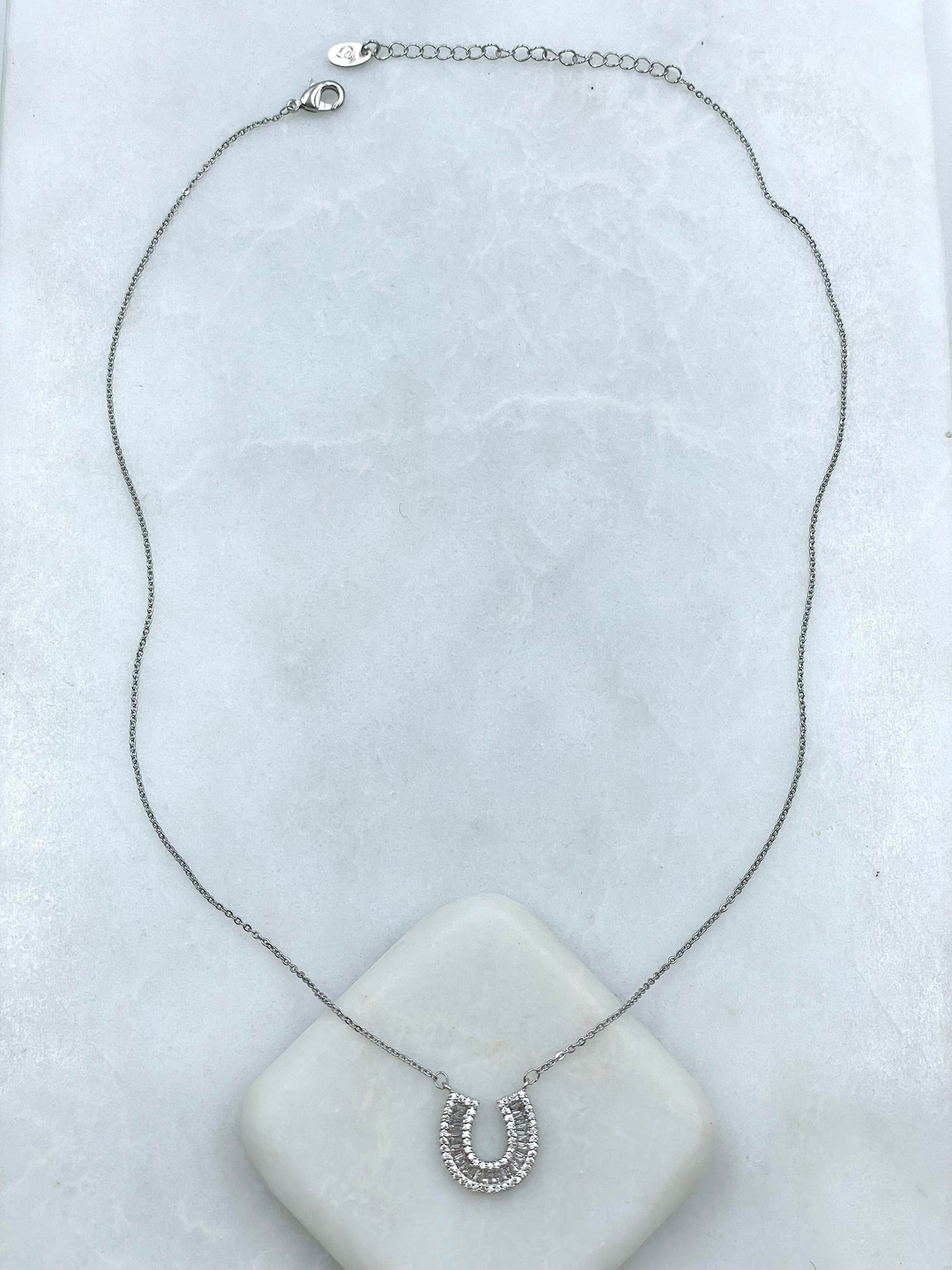 Altın Kaplama Gömme ve Kristal Taşlı U Model Kolye Gümüş