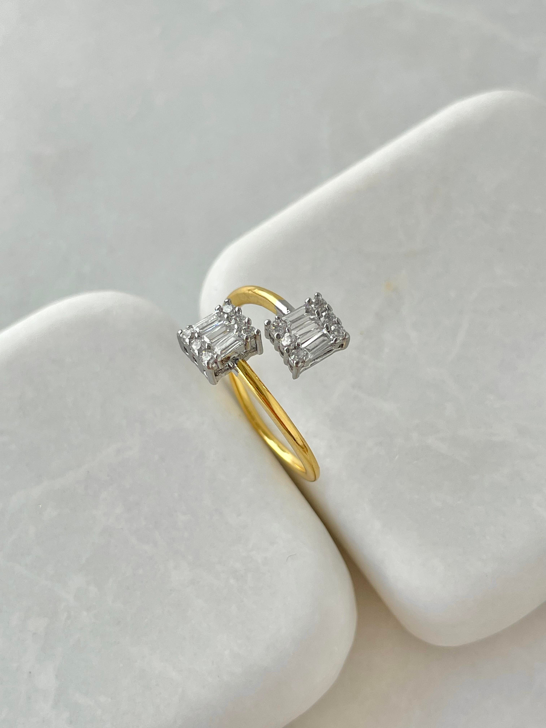 Çelik Çift Renk Baget Taşlı Yüzük Gold