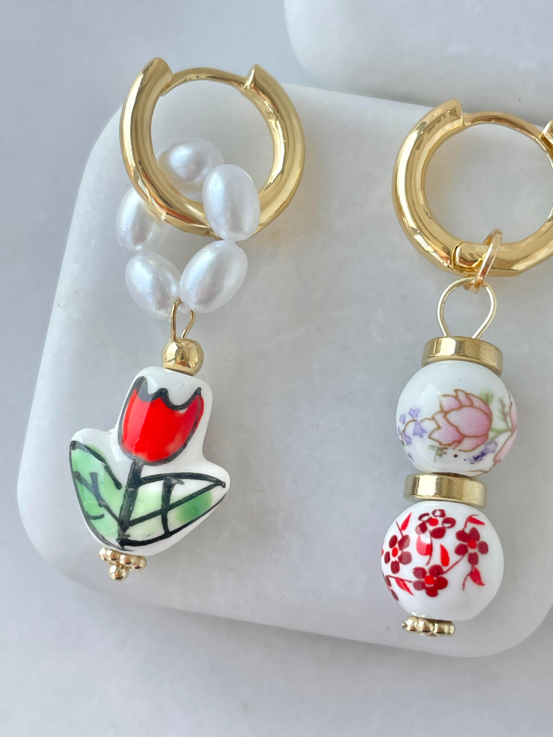 Altın Kaplama Kırmızı Porselen Lale Charmlı Halka Küpe Gold