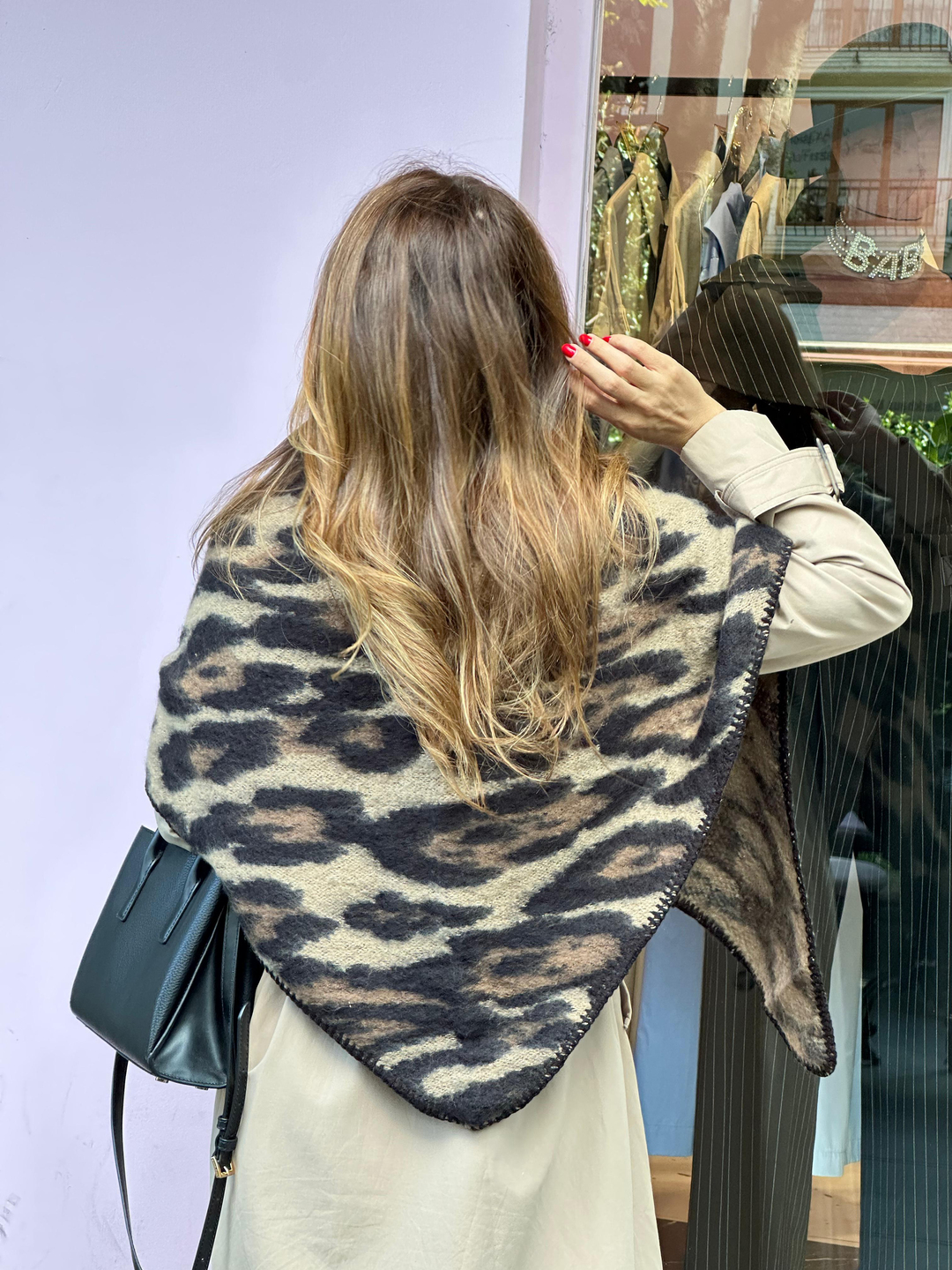 Leopar Desenli Sim Detaylı Üçgen Triko Şal Kahve