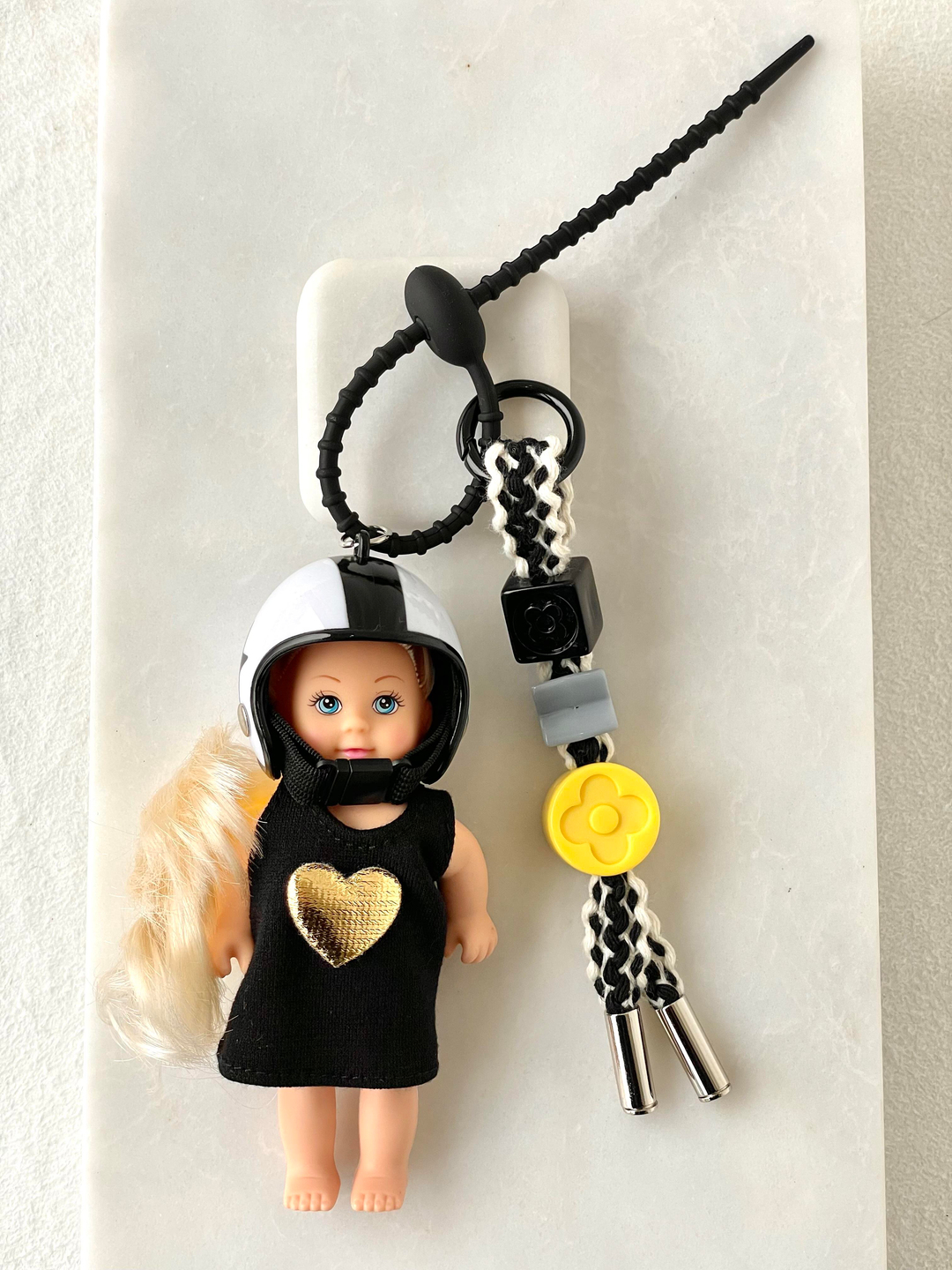 Beyaz Kasklı Bebek Çanta Aksesuarı