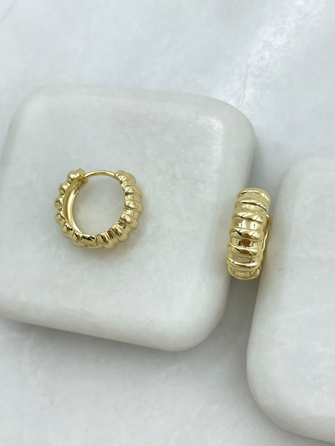 Özel Seri Kabartmalı Halka Küpe Gold