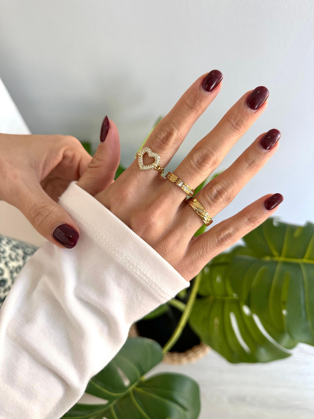 Çelik Şerit Desenli Taşlı Yüzük Gold