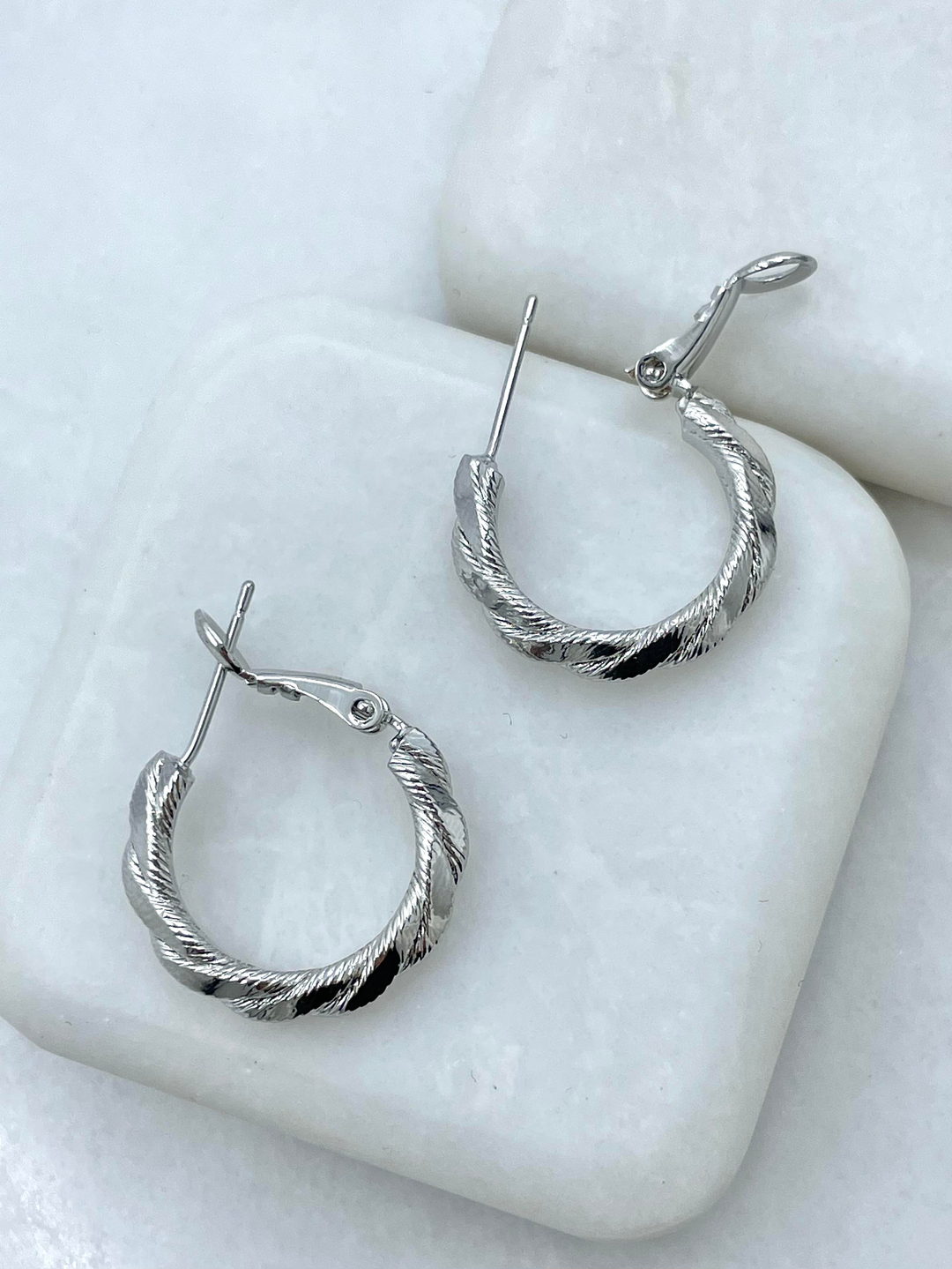 Altın Kaplama Küçük Işıltılı Sarmal Küpe 2 cm Gümüş