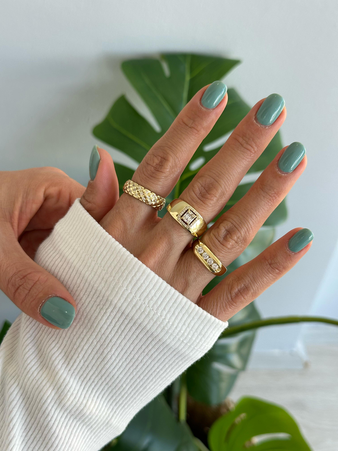 Özel Seri Kare Baget Taşlı Yüzük Gold