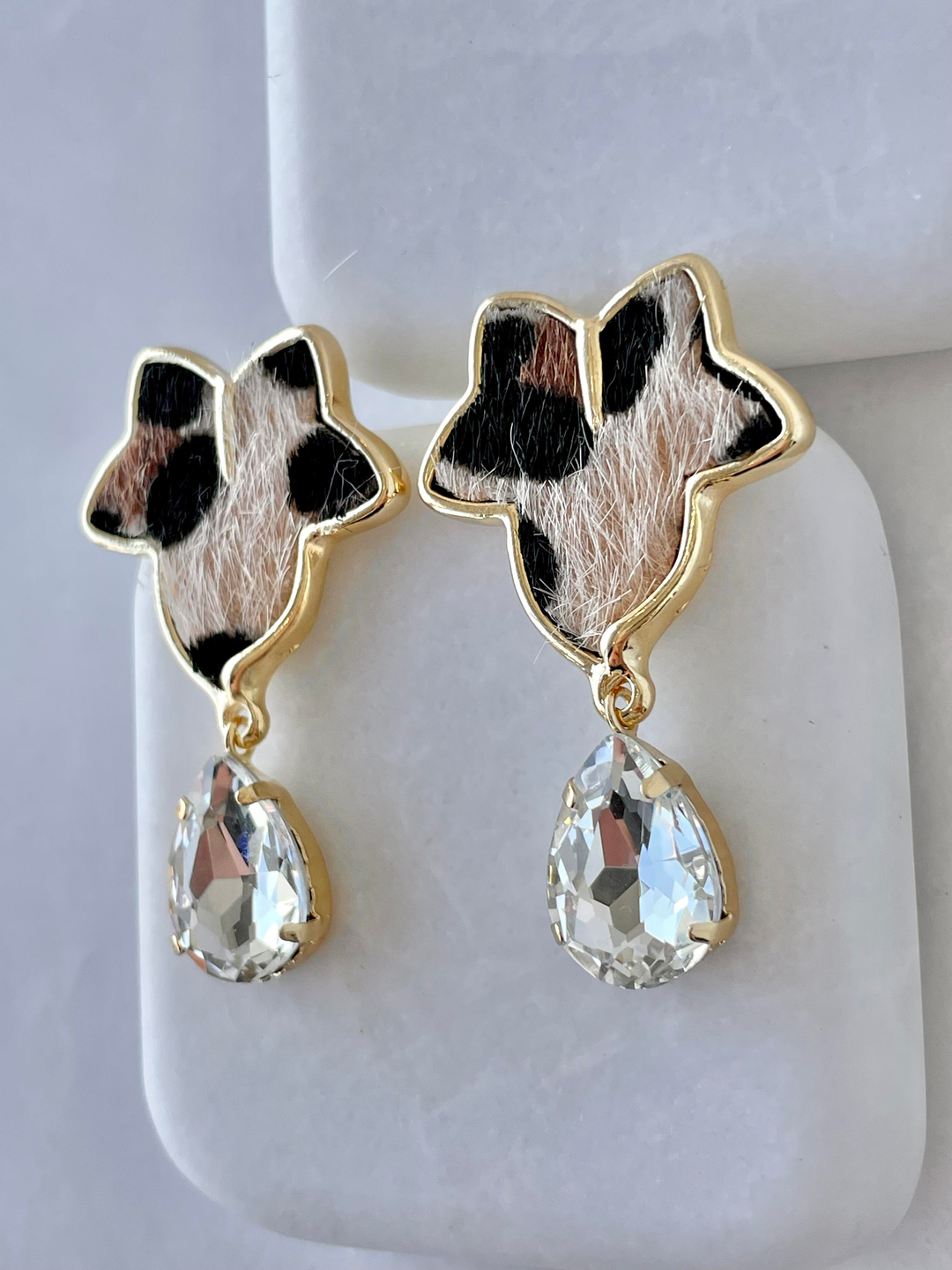 Altın Kaplama Kristal Damla Sallantılı Leopar Küpe Gold