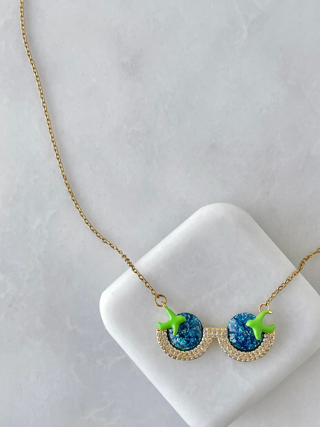 Altın Kaplama Işıltılı Mineli Gözlük Kolye Yeşil Gold