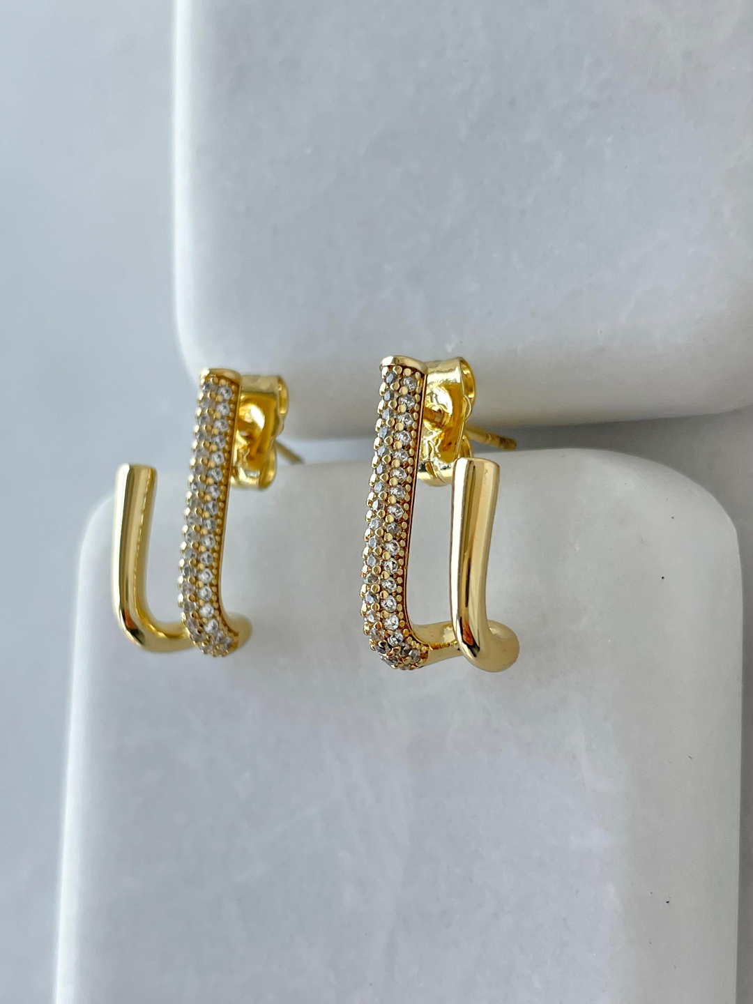 Özel Seri Gömme Taşlı İkili Görünüm Sütun Küpe Gold