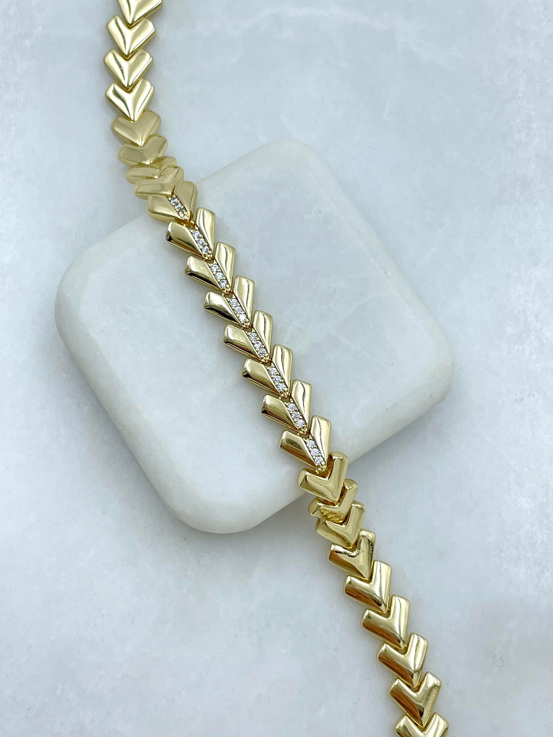 Özel Seri Gömme Taşlı Sıralı Üçgen Model Bileklik Gold