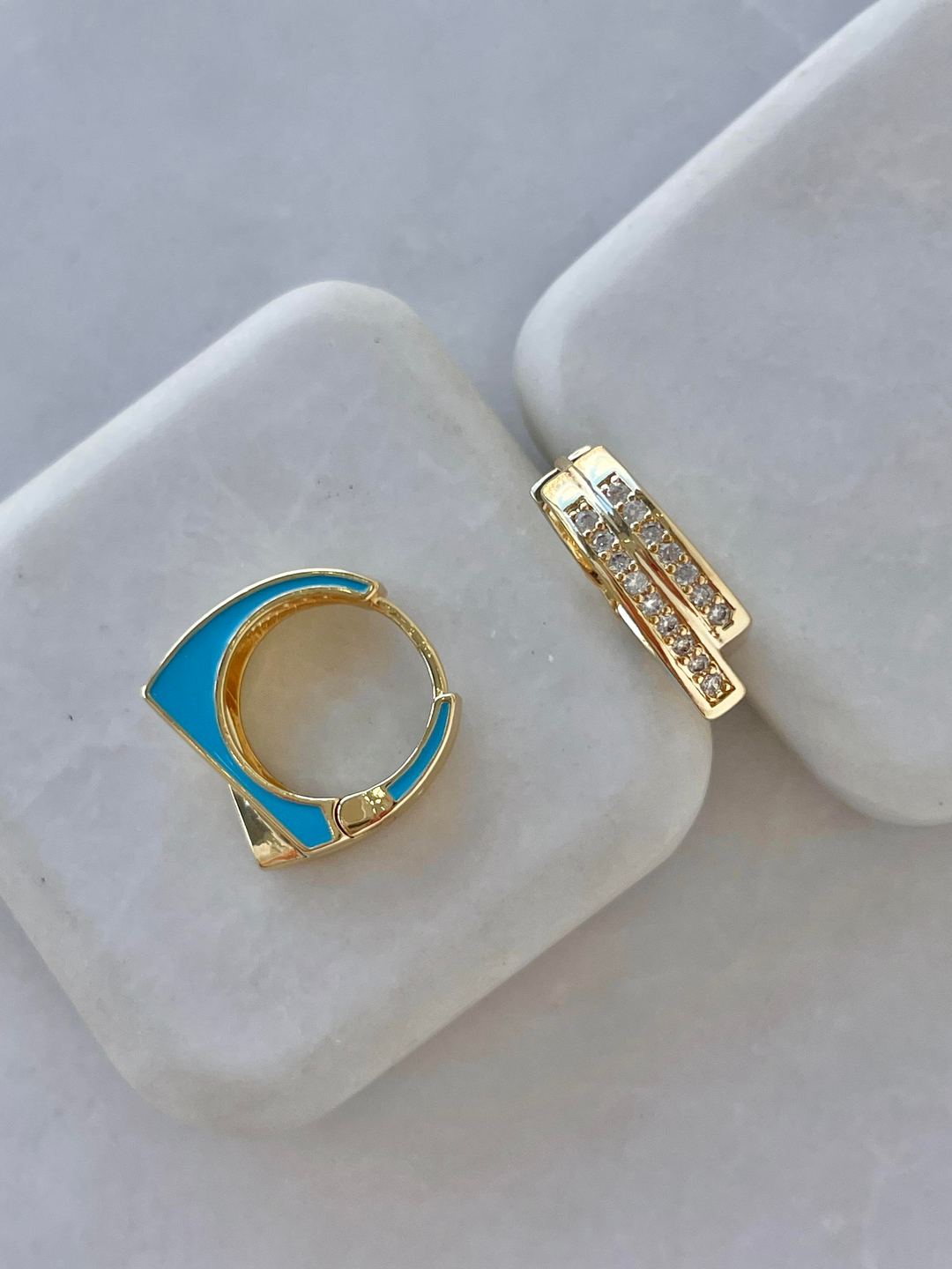 Altın Kaplama Taşlı Tasarım Halka Küpe Mavi