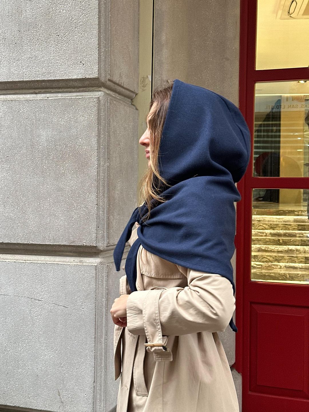 Üçgen Kapüşonlu Omuz Şalı Lacivert