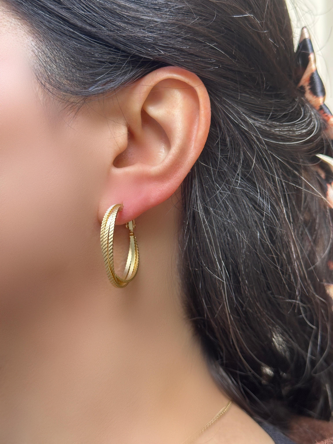 Altın Kaplama Üç Halka Geçişli Mat Küpe 3 cm Gold