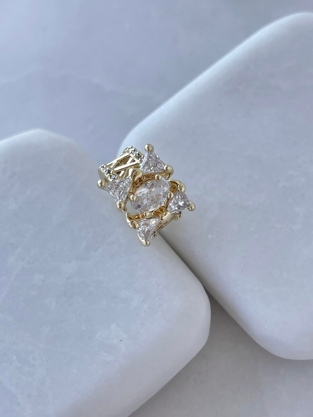 Altın Kaplama Kristal Fiyonk Kıkırdak Küpe Gold