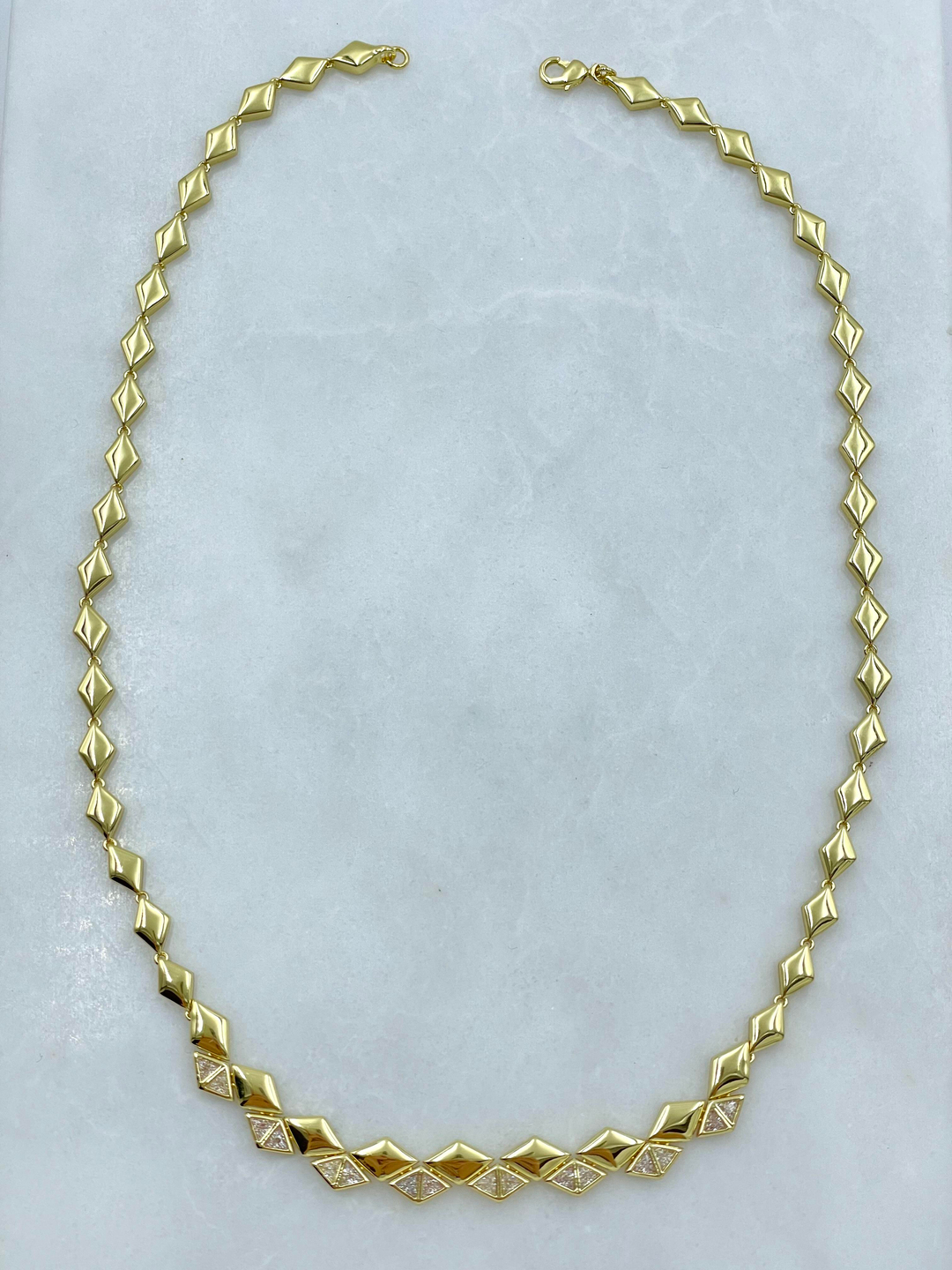 Altın Kaplama Kristal Taşlı Üçgen Tasarım Kolye 45 cm Gold