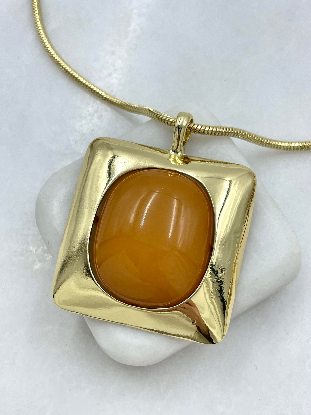 Altın Kaplama Gold Çerçeveli Doğal Taş Vintage Kolye Camel