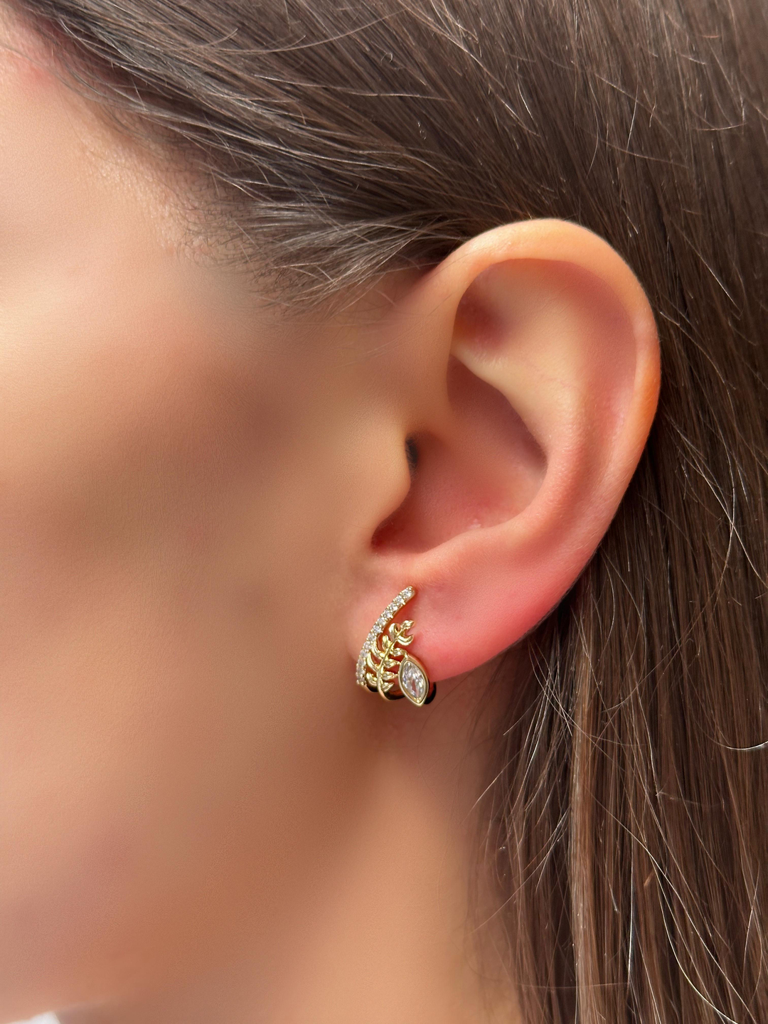 Özel Seri Gömme ve Kristal Taşlı Üçlü Görünüm Yaprak Küpe Gold