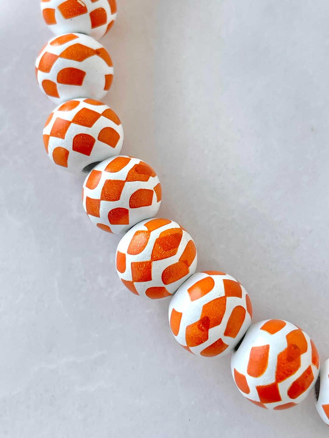 Desenli Tahta Boncuk Kolye Turuncu Gümüş