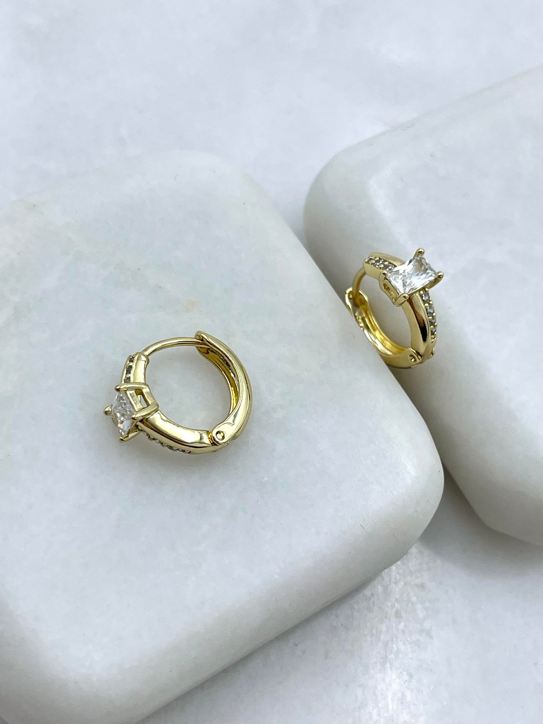 Özel Seri Gömme ve Baget Taşlı Halka Küpe Gold