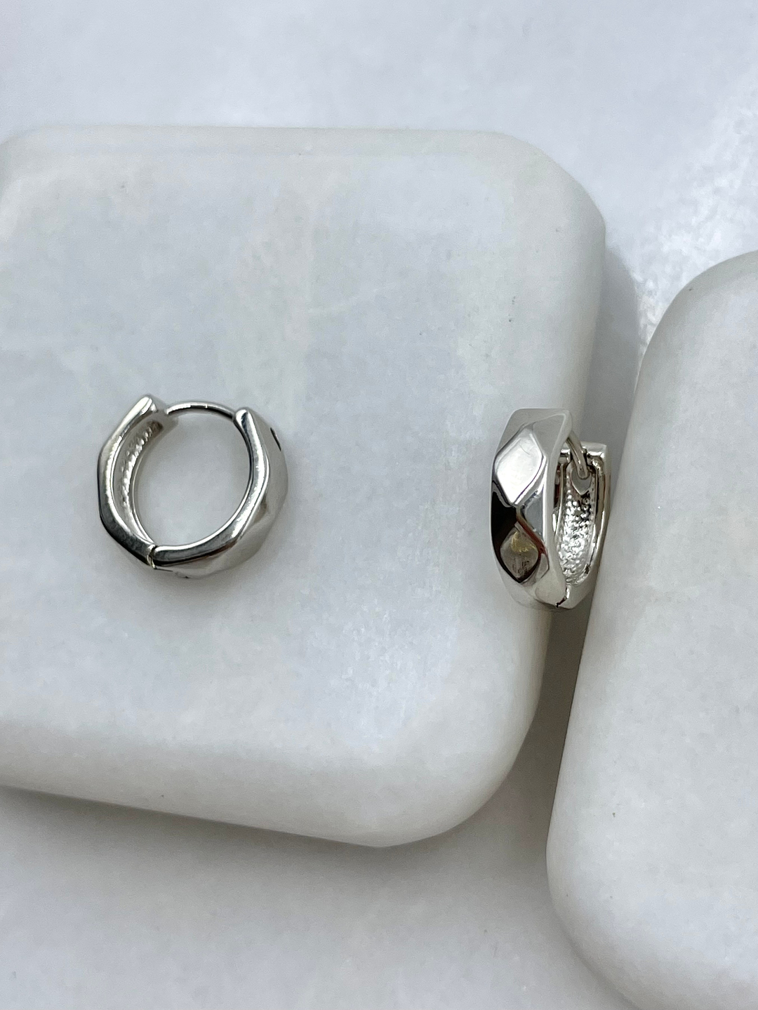 Özel Seri Minimal Yansımalı Küpe 1.3 cm Gümüş