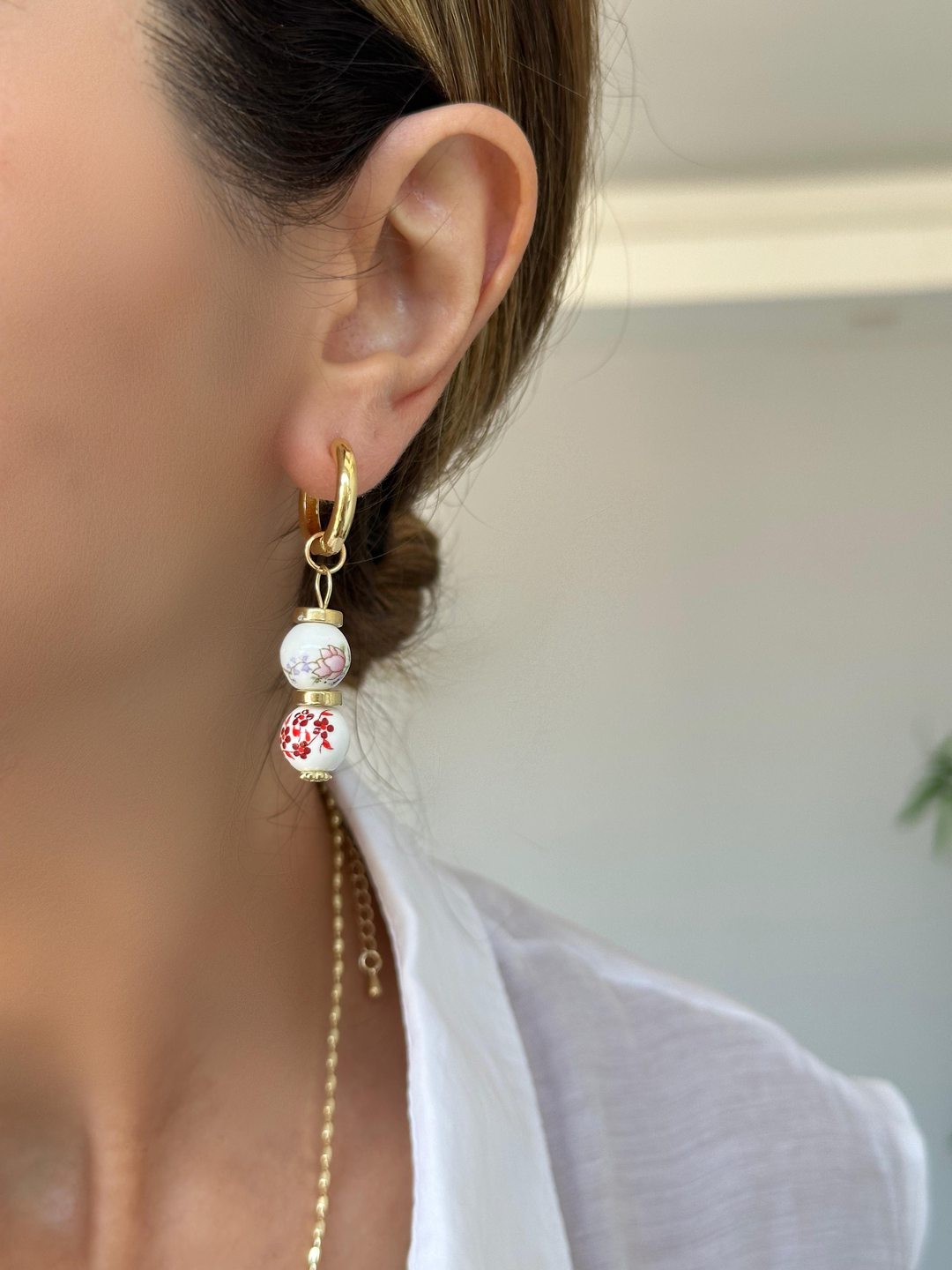 Altın Kaplama Kırmızı Porselen Lale Charmlı Halka Küpe Gold