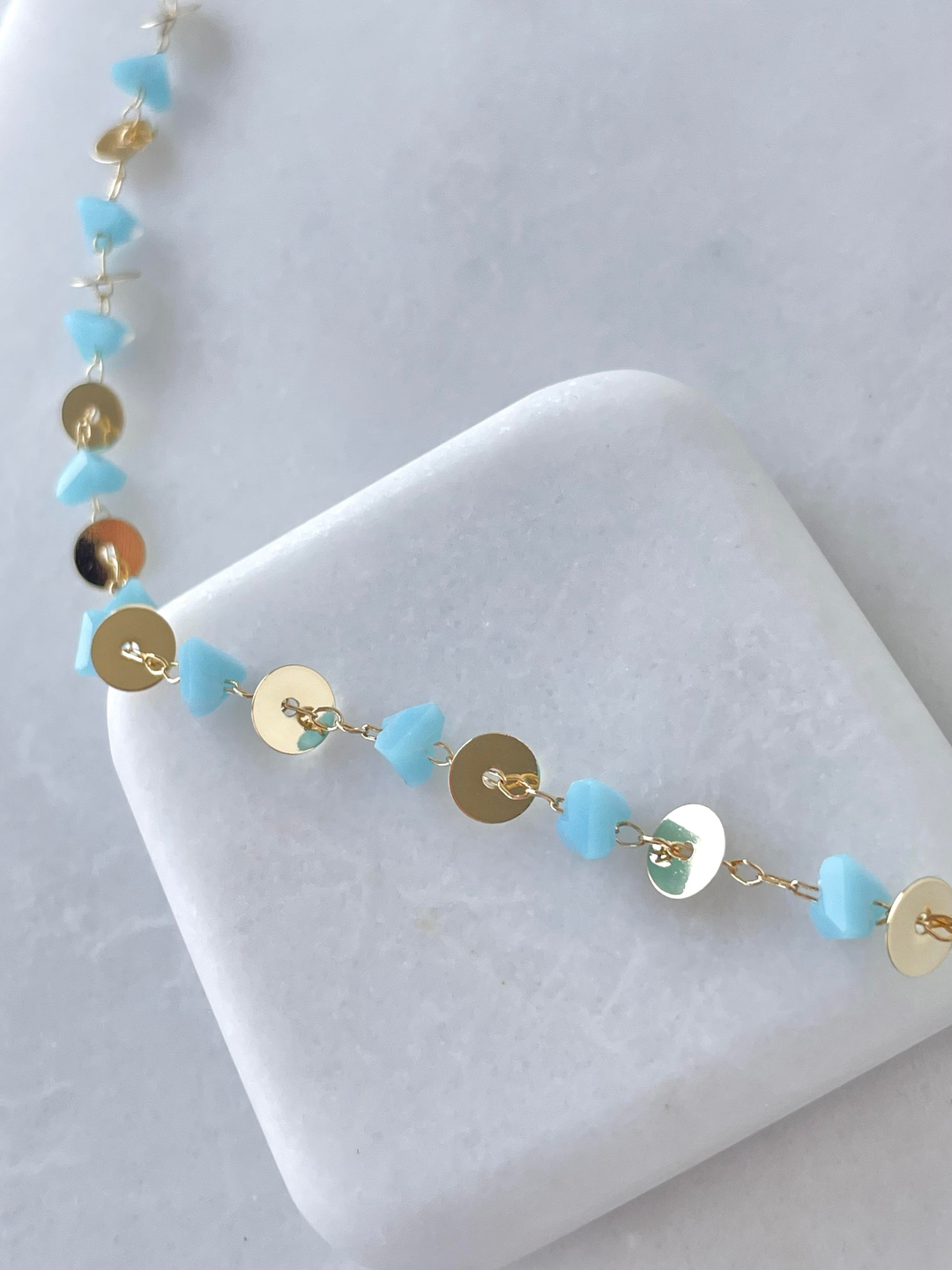 Altın Kaplama Pul Plaka ve Mavi Taşlı Zincir Kolye Gold