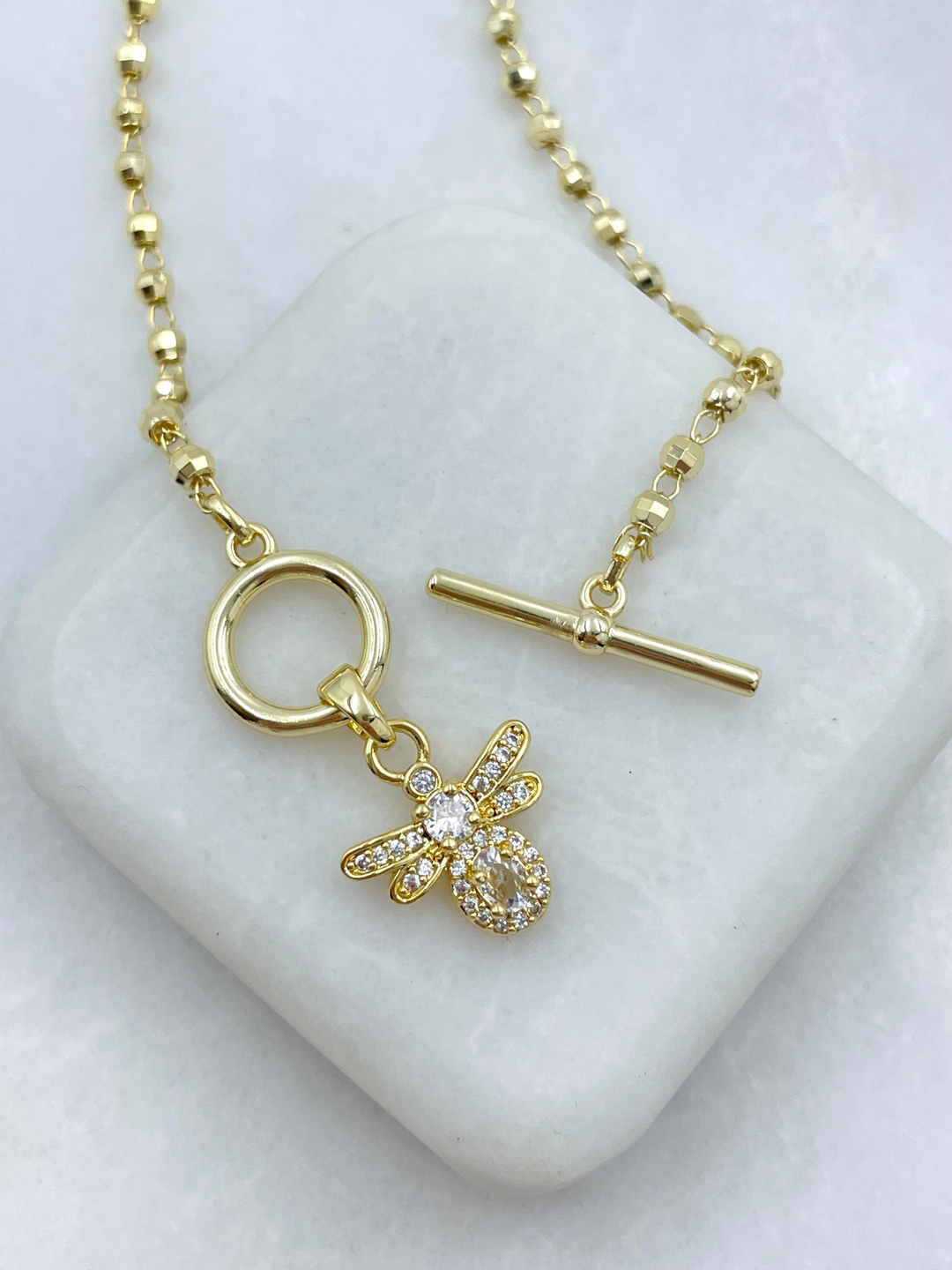 Altın Kaplama Arı Sallantılı Önden Kilit Kolye Gold