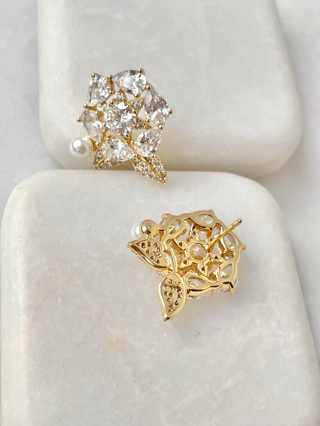 Özel Seri Kristal Taşlı Çiçek Küpe Gold