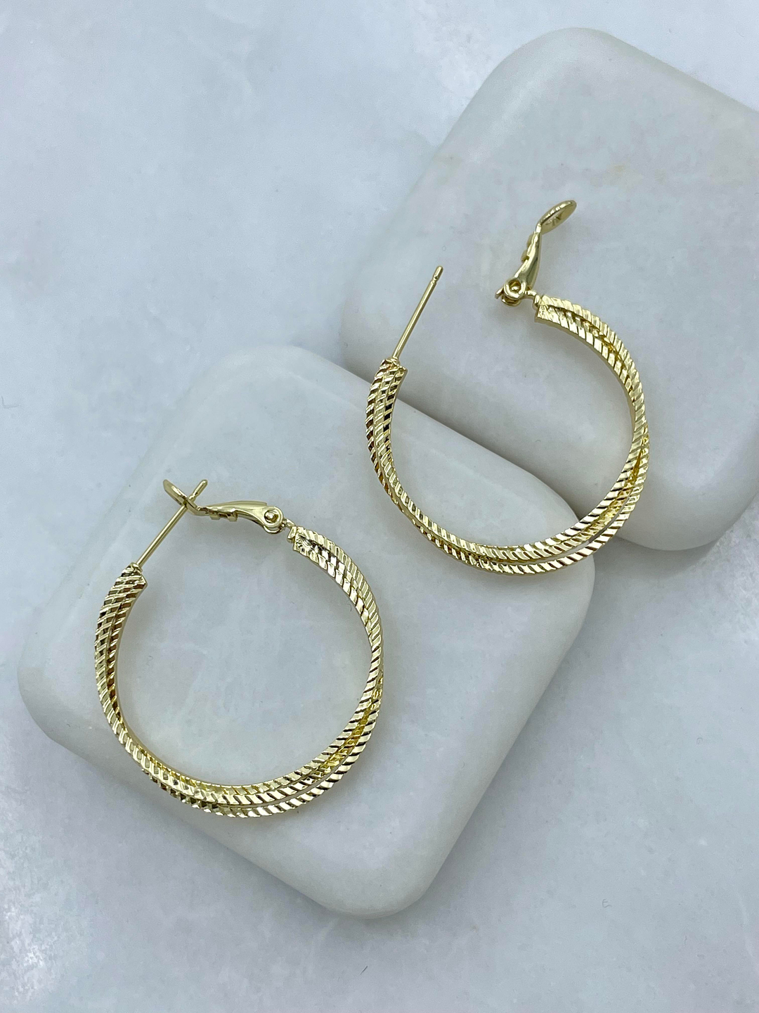 Altın Kaplama Üç Halka Geçişli Küpe Gold