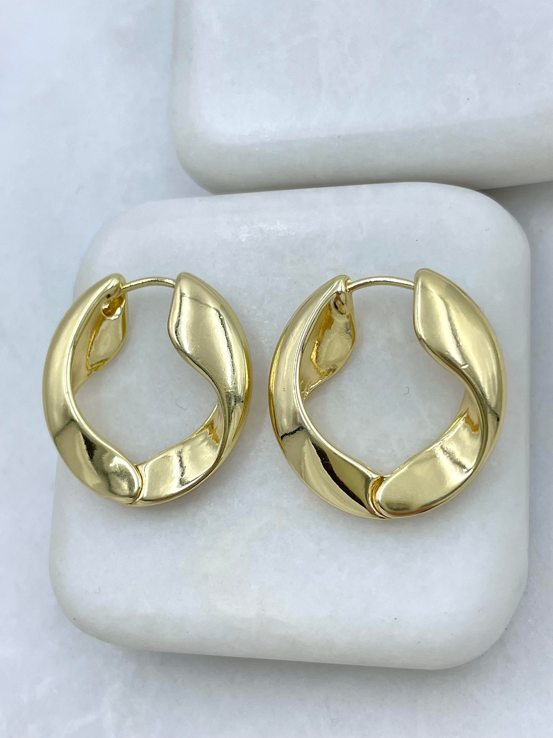 Altın Kaplama Kıvrım Model Halka Küpe Gold