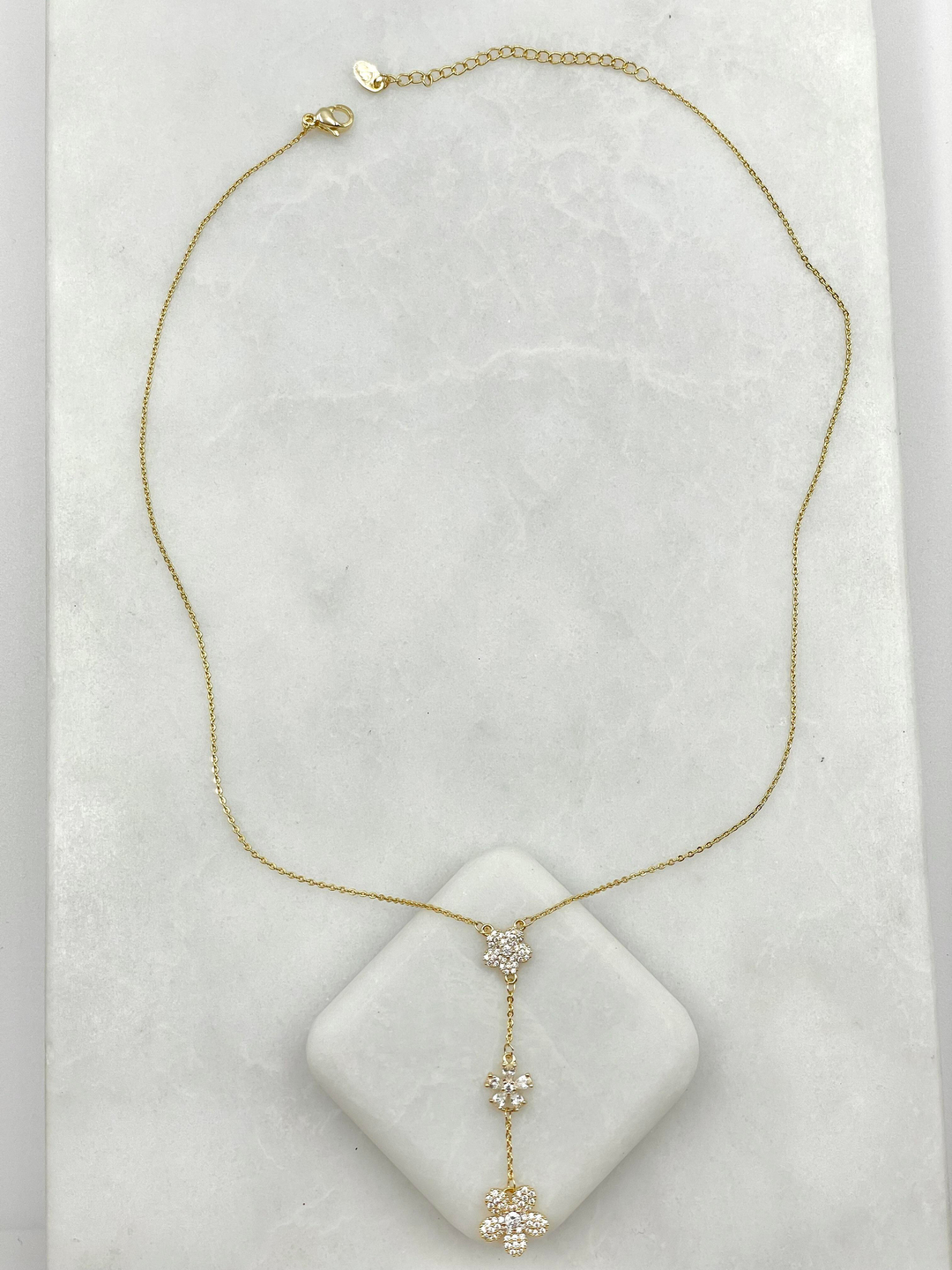 Altın Kaplama Üçlü Kristal Çiçek Sallantılı Kolye Gold