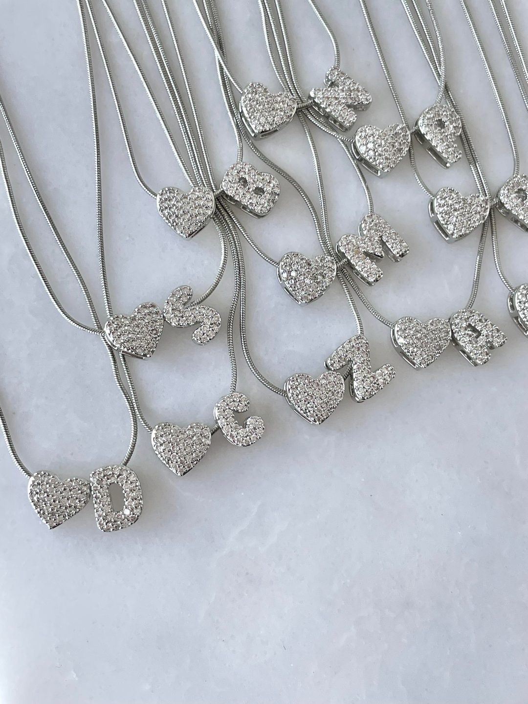 Çelik Gömme Taşlı Kalpli Harf Kolye Gümüş