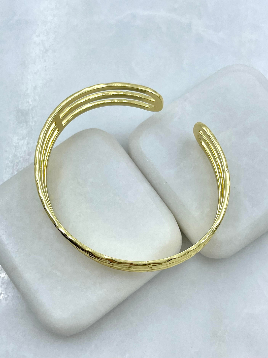 Çelik Desenli Üç Sıra Kelepçe Bileklik Gold