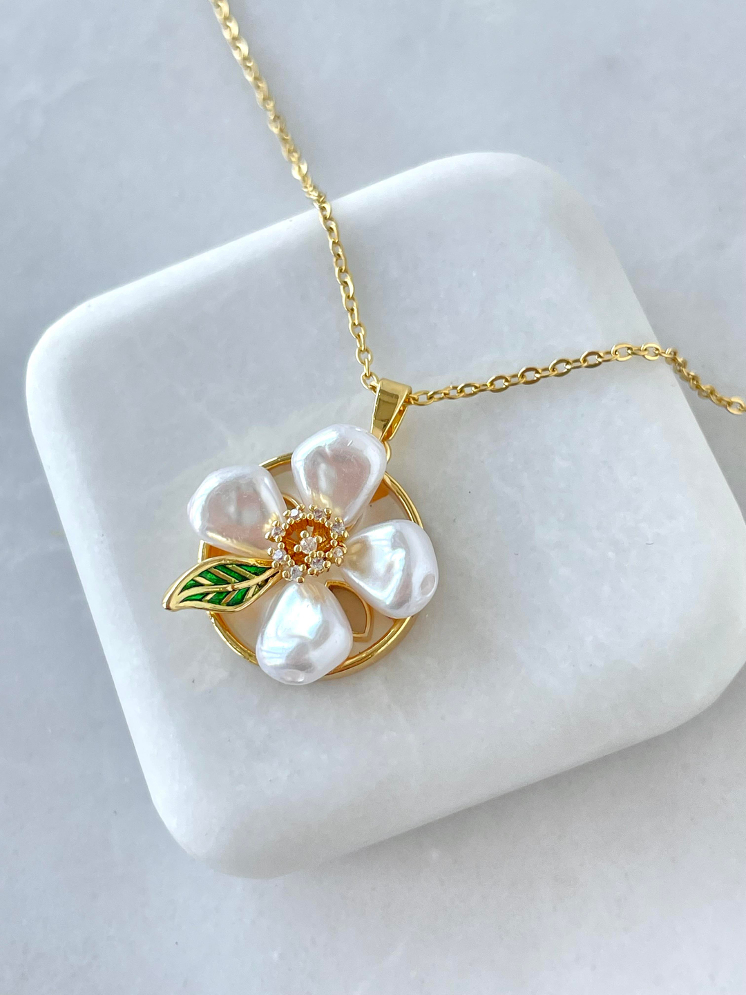 Altın Kaplama İncili Çiçek Kolye Gold