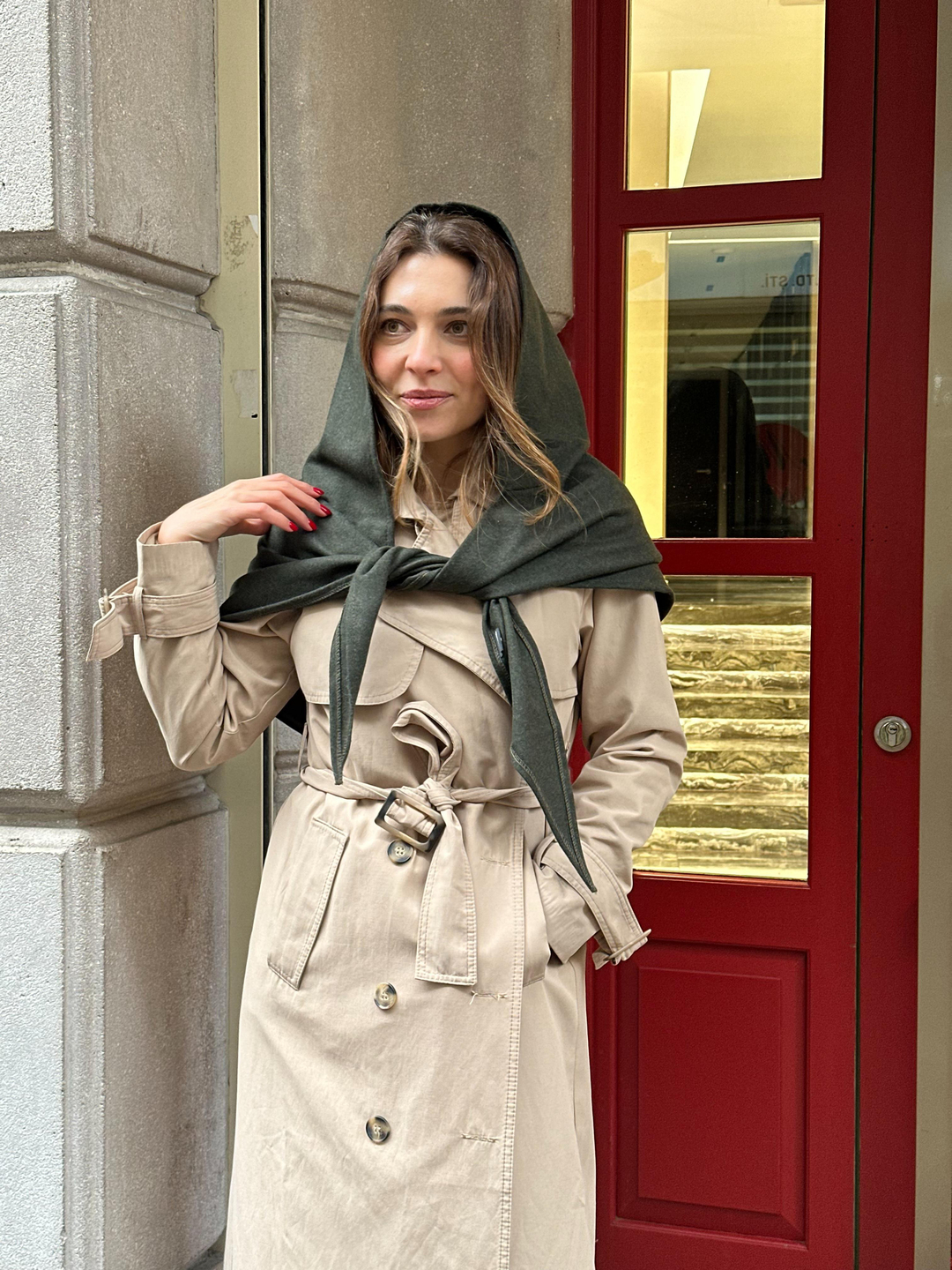 Üçgen Kapüşonlu Omuz Şalı Haki