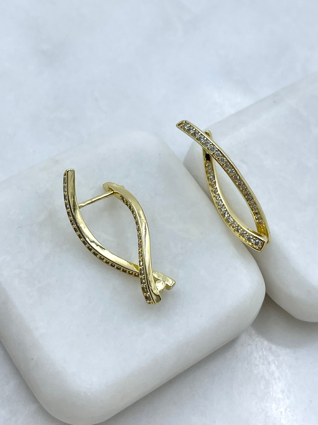 Altın Kaplama Gömme Taşlı Dalga Tasarım Küpe Gold