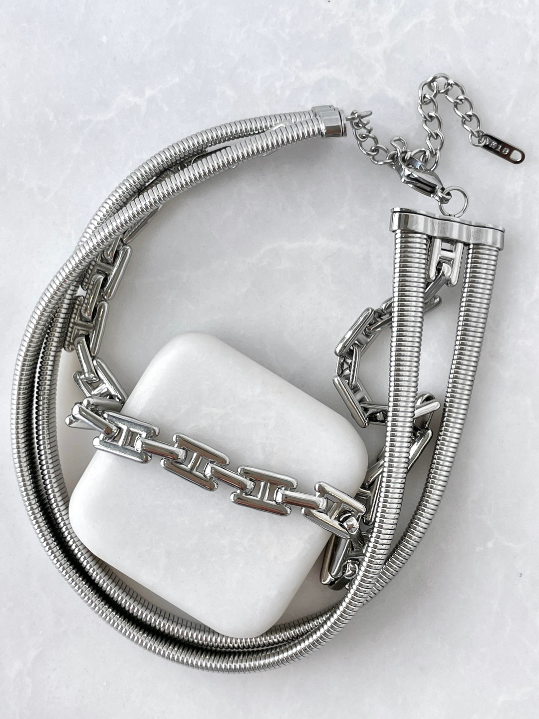 Çelik Zincir Detaylı Üç Sıra Kolye Gümüş Renk