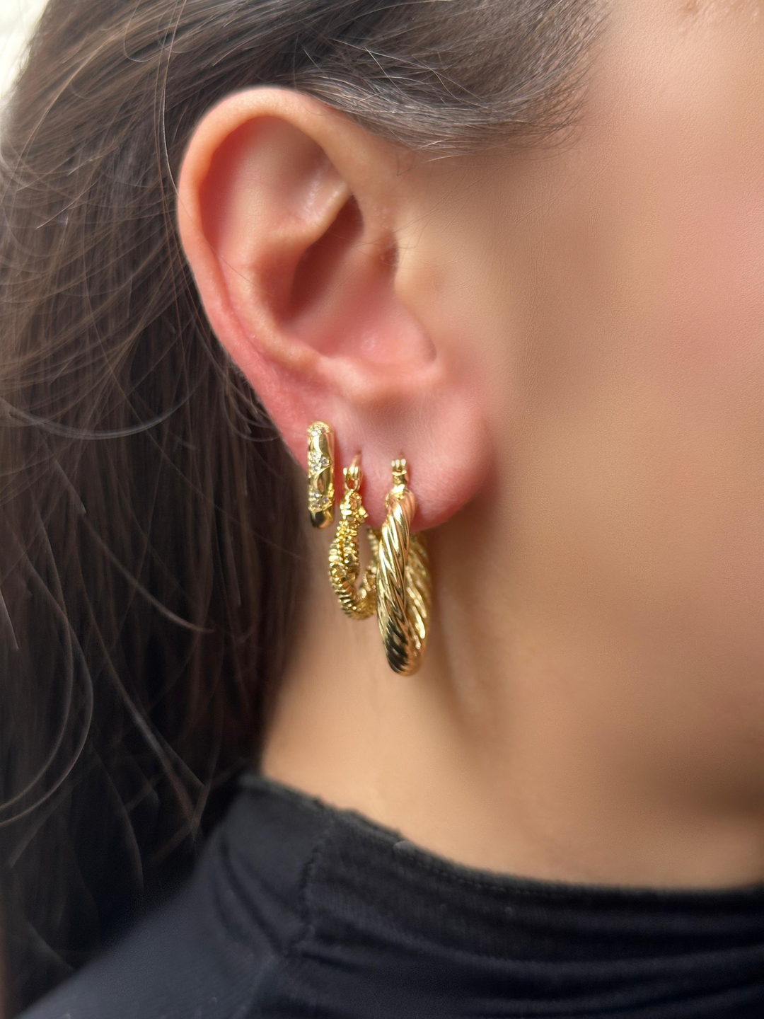 Altın Kaplama Küçük Işıltılı Burgu Halka Küpe 2.6 cm Gold