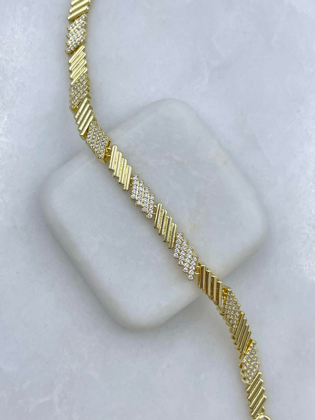 Altın Kaplama Gömme Taşlı Zikzak Sütun Bileklik Gold