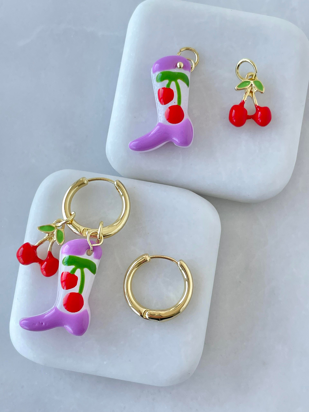 Altın Kaplama Kiraz ve Çizme Charmlı Halka Küpe Gold