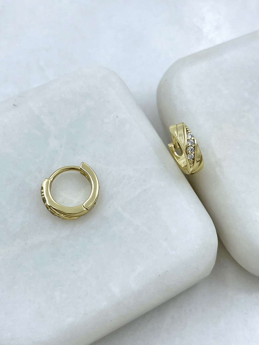 Özel Seri Gömme Taşlı Minik Halka Küpe 1 cm Gold