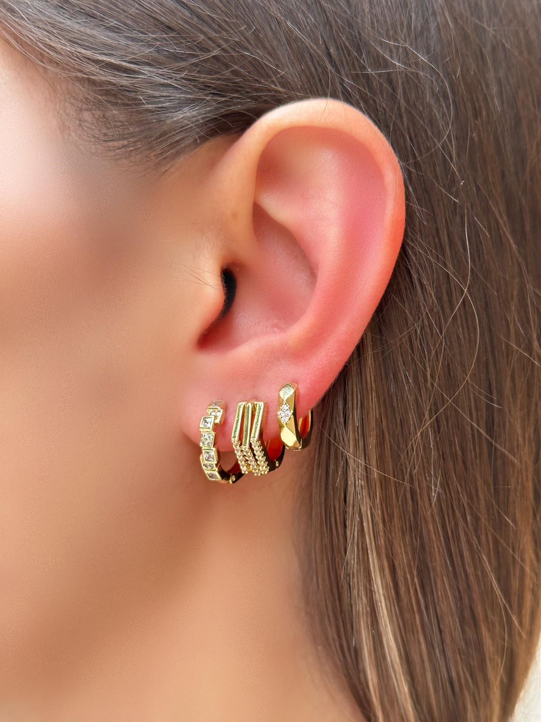 Özel Seri Gömme Taşlı Üç Sıra Halka Küpe Gold