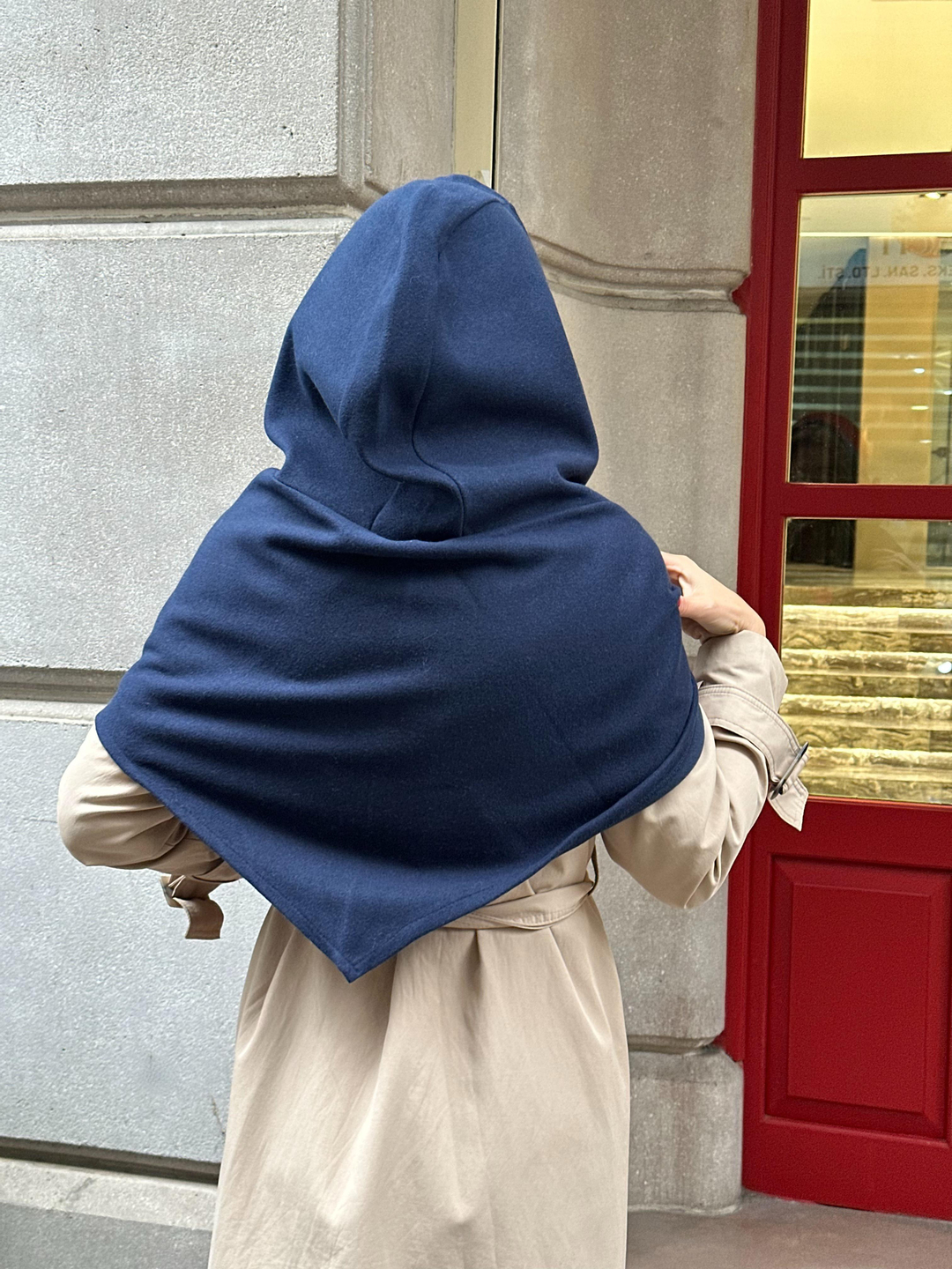 Üçgen Kapüşonlu Omuz Şalı Lacivert